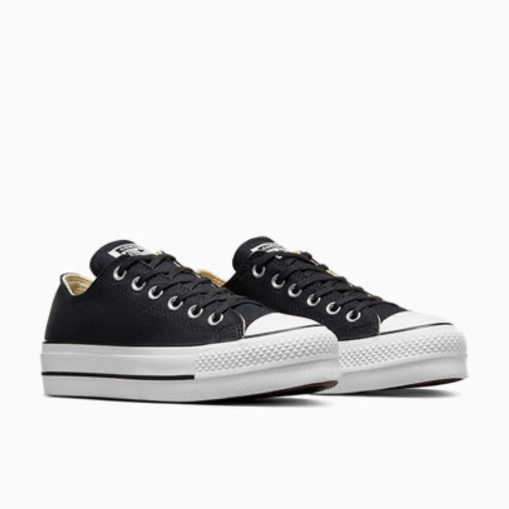Lightly worn chuck taylor platforms